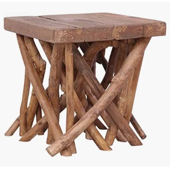 mesa auxiliar hecha de troncos de madera